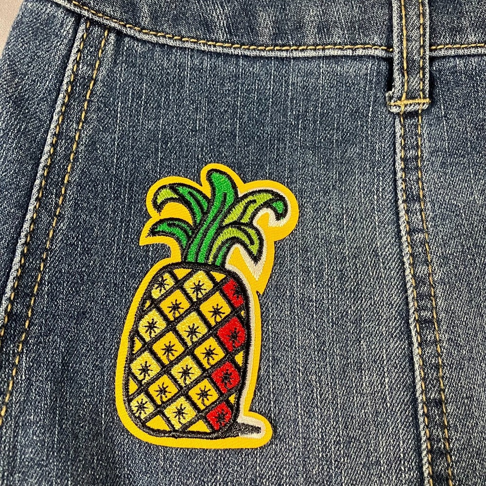 A-Line Denim Skirt Women's Size 14 Button Front Patches Embroidered 90s Y2K - Picture 3 of 15